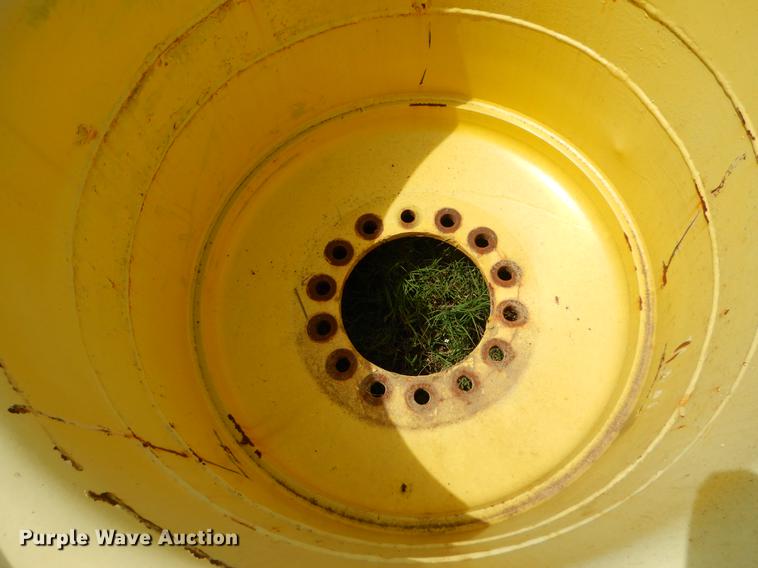 image for item EI9136 35.5 x 32 tires