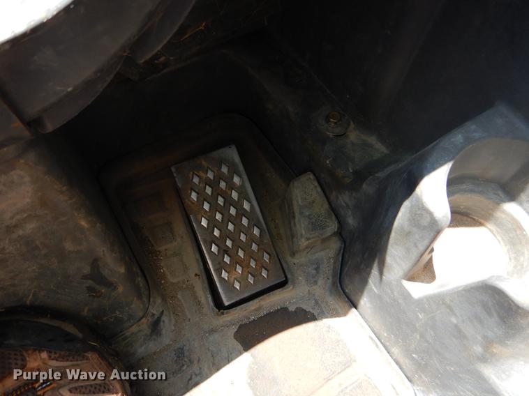 image for item EI9171 2010 John Deere 333D skid steer