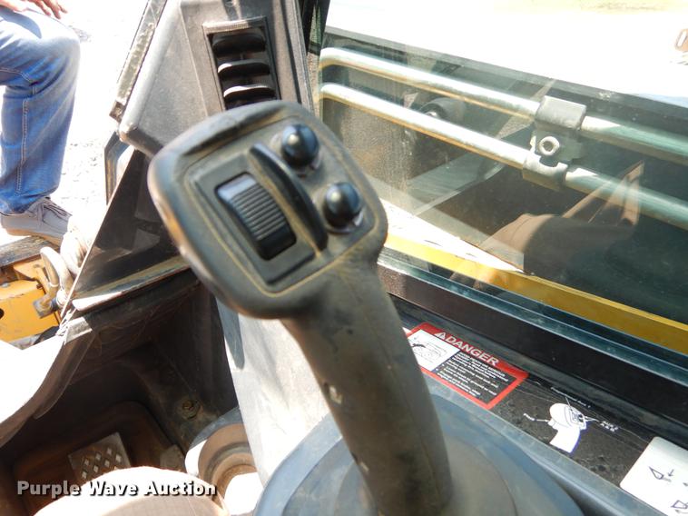 image for item EI9171 2010 John Deere 333D skid steer