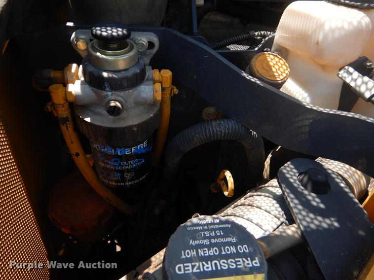 image for item EI9171 2010 John Deere 333D skid steer