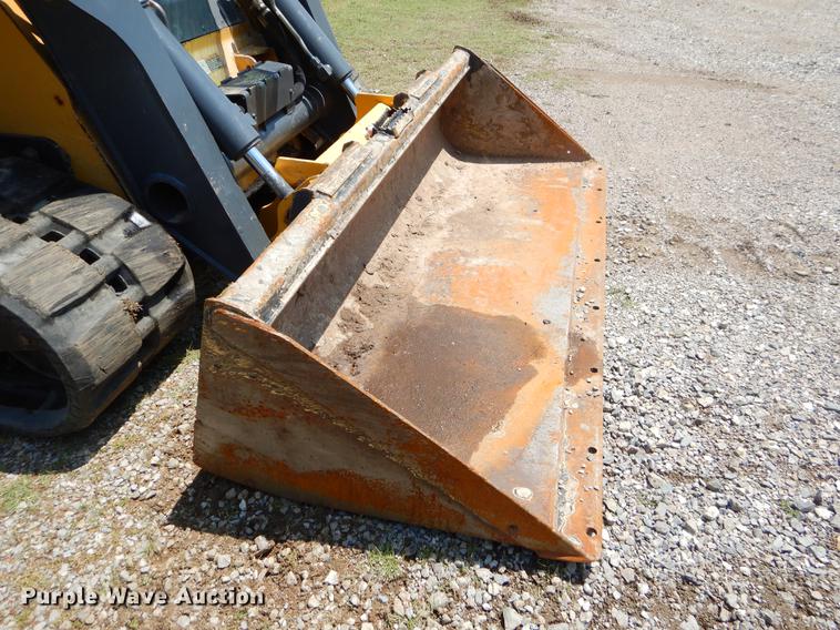 image for item EI9171 2010 John Deere 333D skid steer