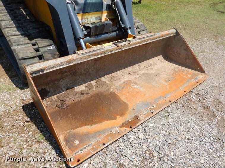 image for item EI9171 2010 John Deere 333D skid steer