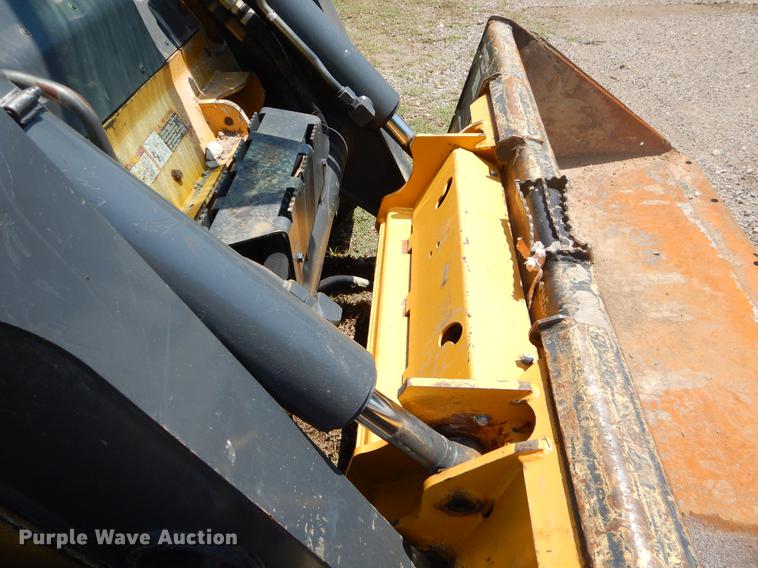 image for item EI9171 2010 John Deere 333D skid steer