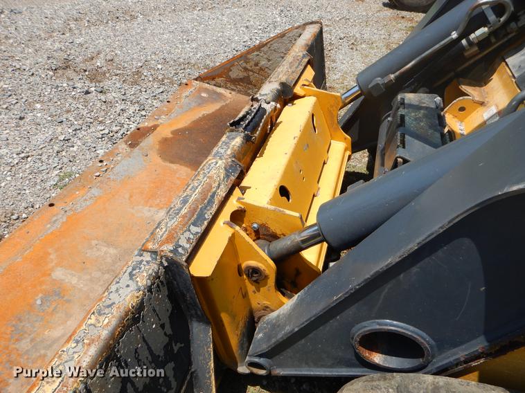 image for item EI9171 2010 John Deere 333D skid steer