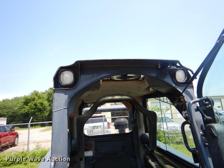 image for item EI9171 2010 John Deere 333D skid steer