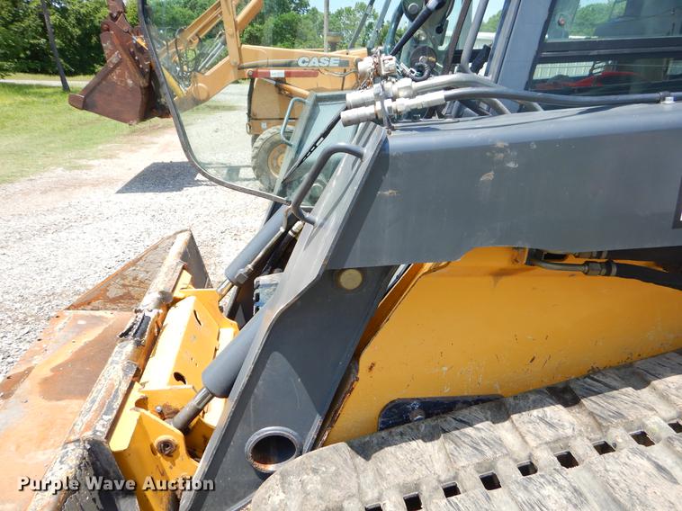 image for item EI9171 2010 John Deere 333D skid steer