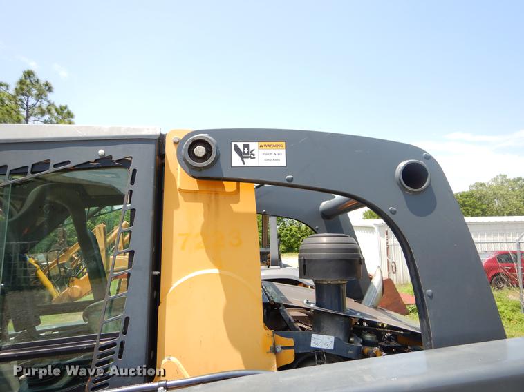 image for item EI9171 2010 John Deere 333D skid steer