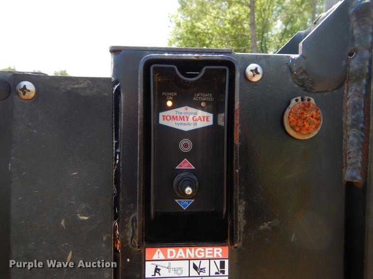 image for item EI9174 2008 Mitsubishi FUSO flatbed truck