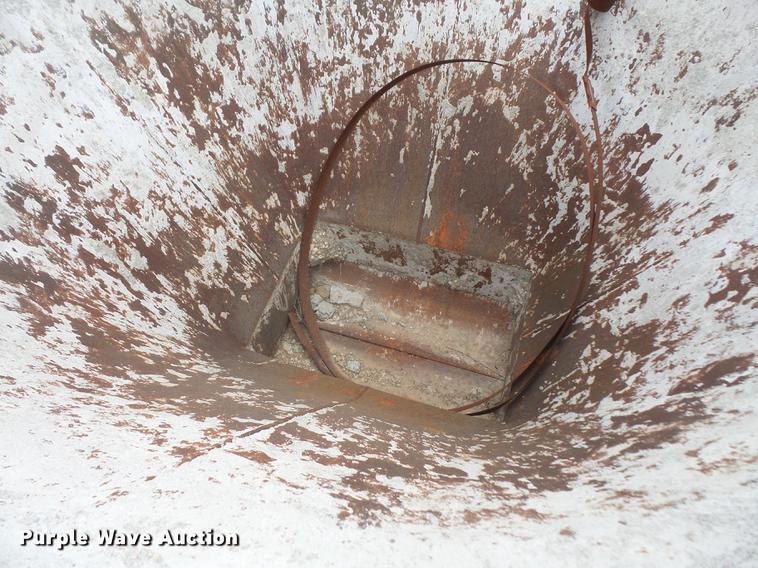 image for item EJ9408 Concrete bucket