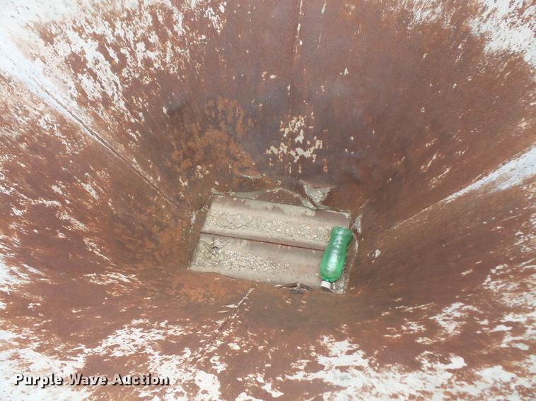 image for item EJ9409 Concrete bucket