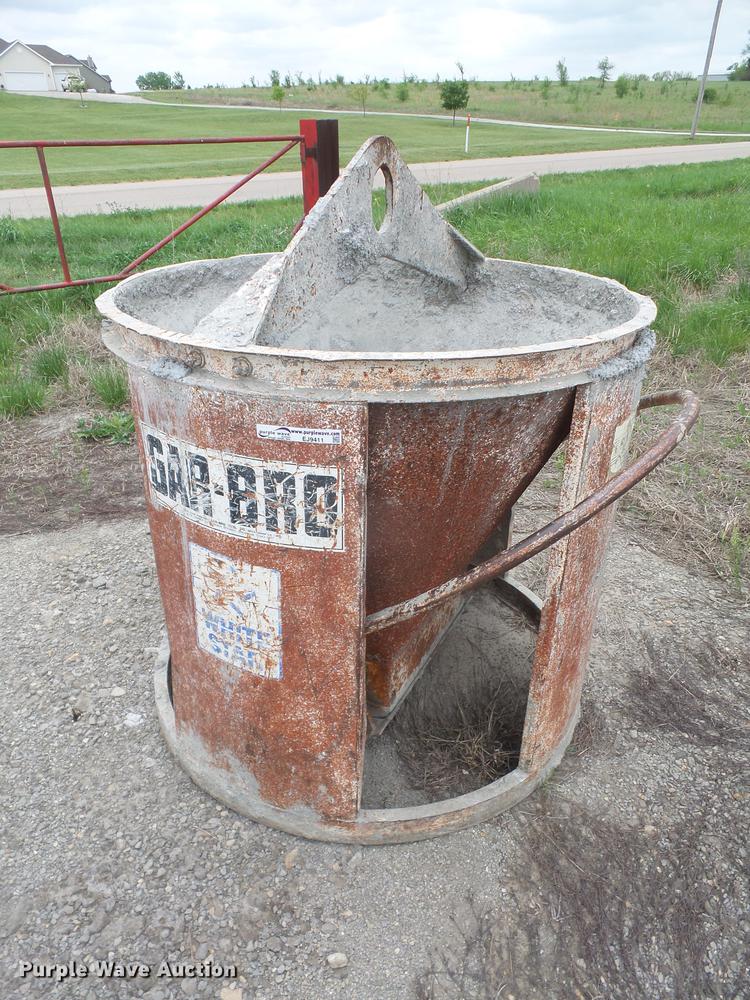 Garbro concrete bucket in Holton, KS Item EJ9411 sold Purple Wave