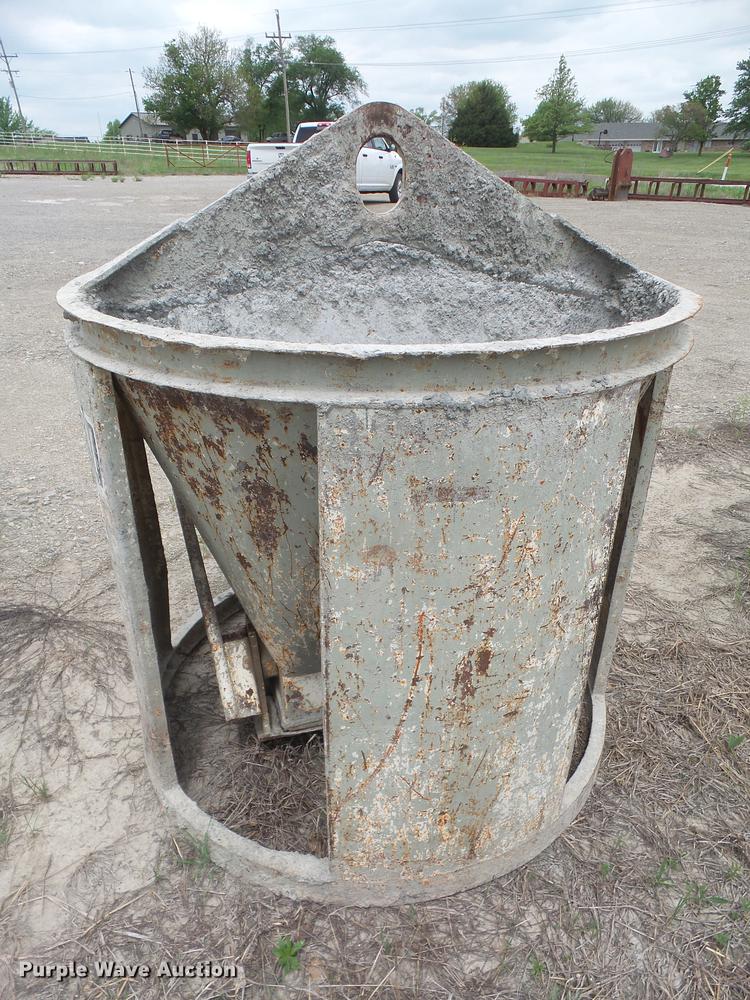 Garbro concrete bucket in Holton, KS Item EJ9413 sold Purple Wave