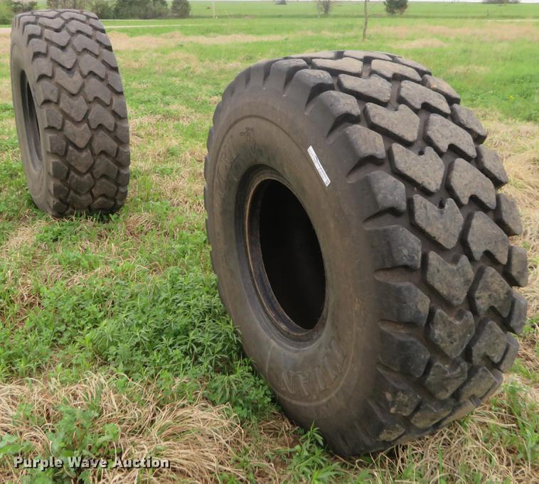 image for item EJ9574 (2) Titan MXL 23.5R25 tires