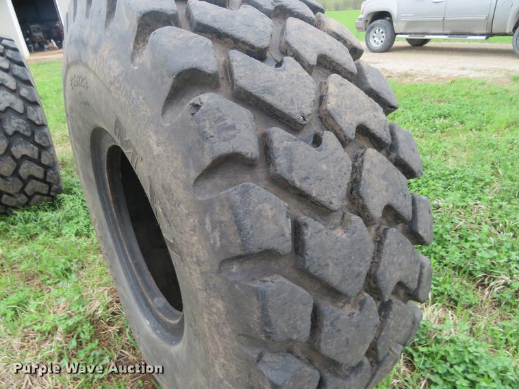 image for item EJ9574 (2) Titan MXL 23.5R25 tires