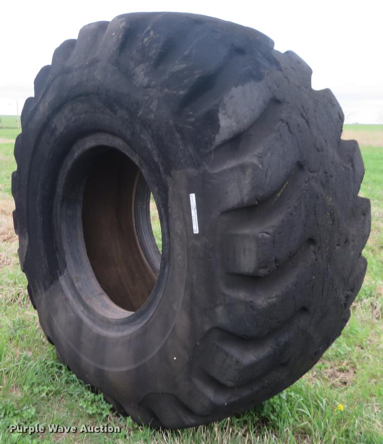 image for item EJ9575 Firestone 33.25-35 tires