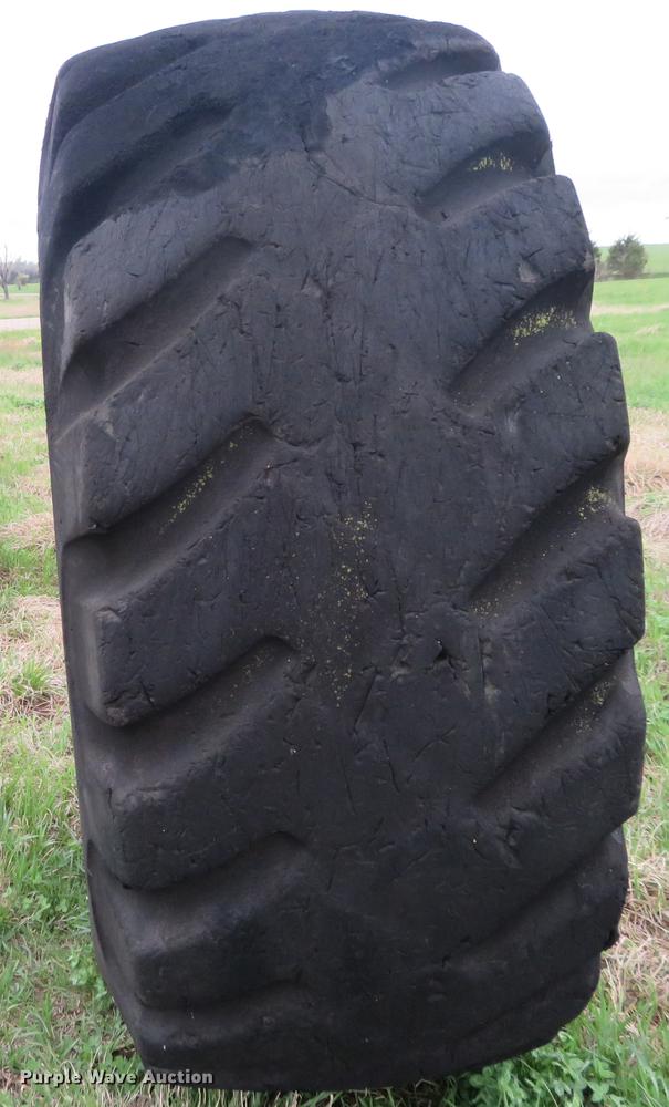 image for item EJ9575 Firestone 33.25-35 tires