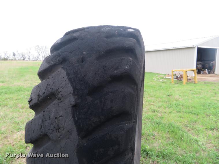 image for item EJ9575 Firestone 33.25-35 tires