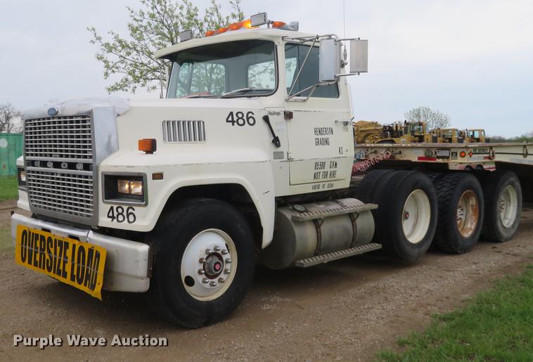 image for item EJ9576 1988 Ford LTL9000 semi truck