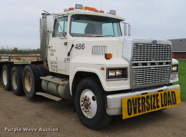 image for item EJ9576 1988 Ford LTL9000 semi truck