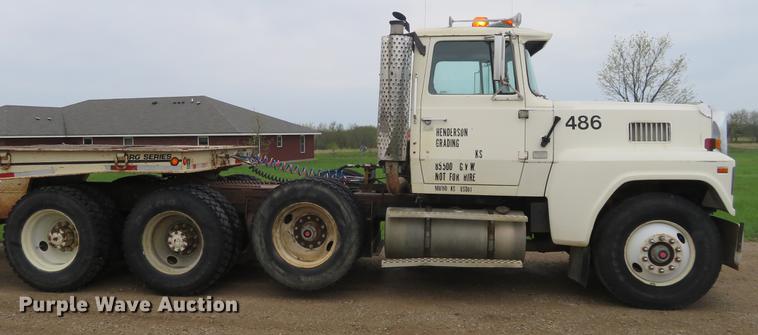 image for item EJ9576 1988 Ford LTL9000 semi truck