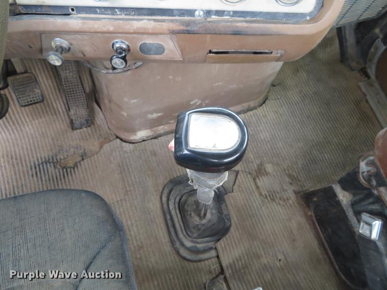 image for item EJ9576 1988 Ford LTL9000 semi truck