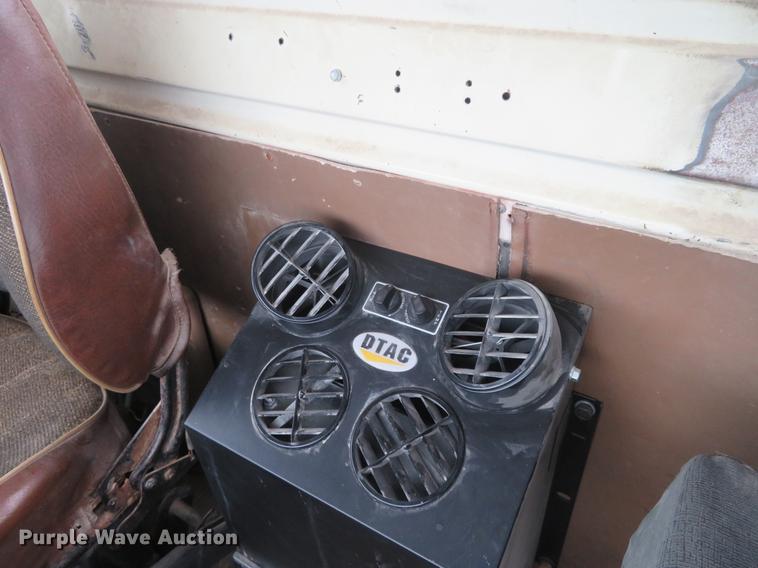 image for item EJ9576 1988 Ford LTL9000 semi truck