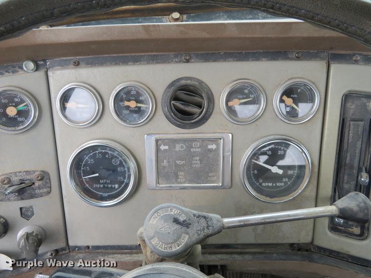 image for item EJ9576 1988 Ford LTL9000 semi truck