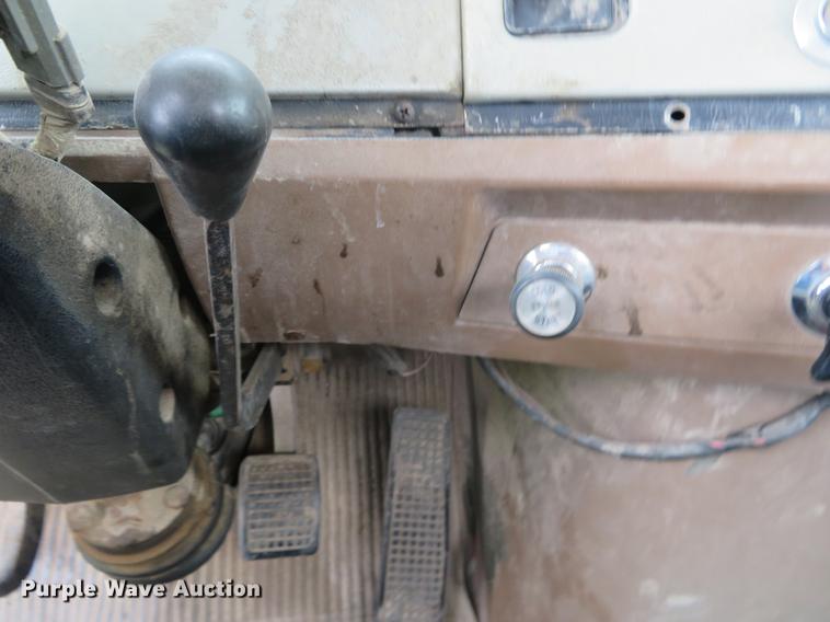 image for item EJ9576 1988 Ford LTL9000 semi truck