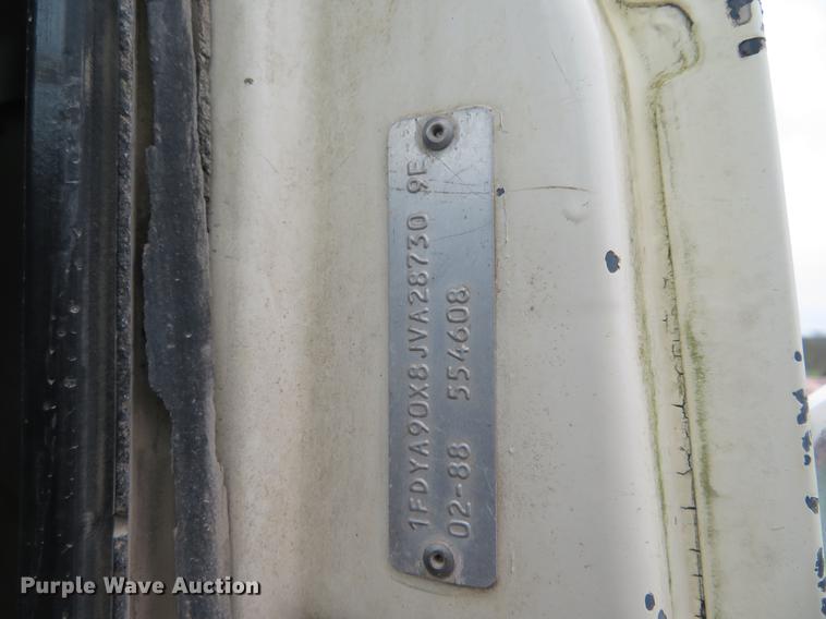 image for item EJ9576 1988 Ford LTL9000 semi truck