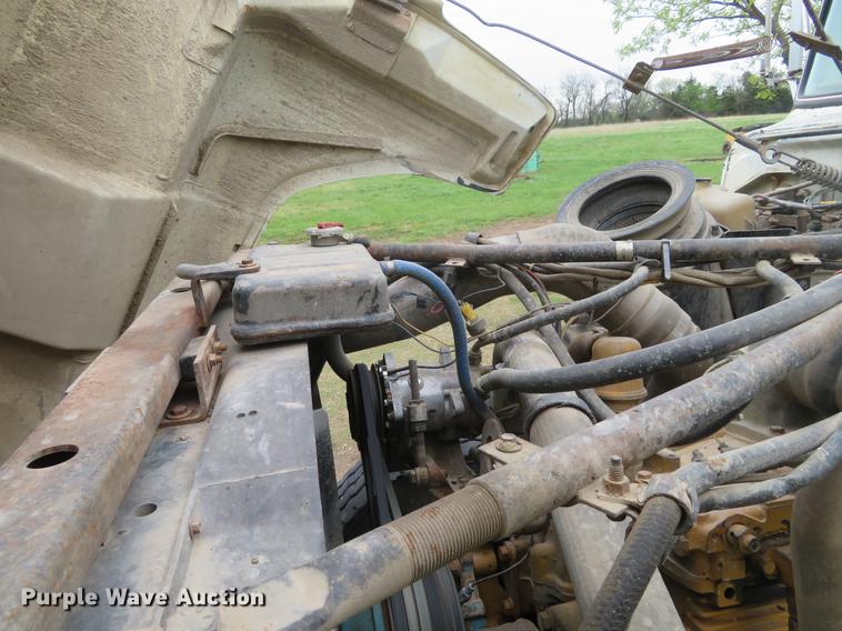 image for item EJ9576 1988 Ford LTL9000 semi truck