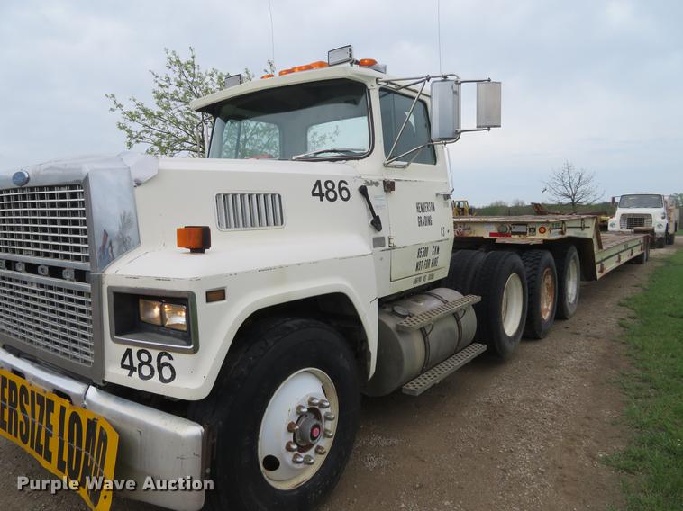 image for item EJ9576 1988 Ford LTL9000 semi truck