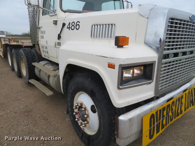 image for item EJ9576 1988 Ford LTL9000 semi truck