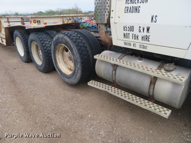 image for item EJ9576 1988 Ford LTL9000 semi truck