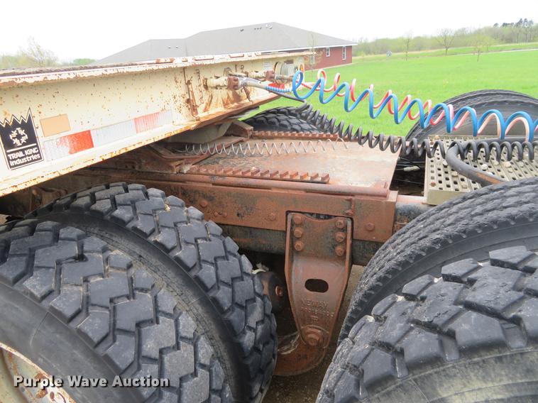 image for item EJ9576 1988 Ford LTL9000 semi truck