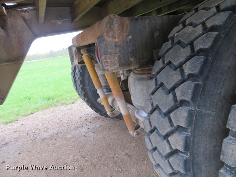 image for item EJ9576 1988 Ford LTL9000 semi truck