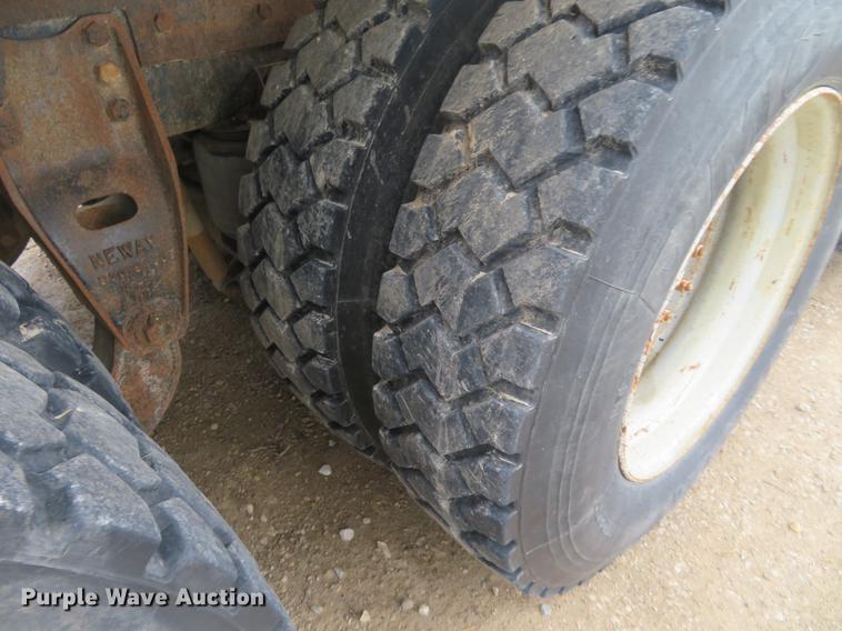 image for item EJ9576 1988 Ford LTL9000 semi truck