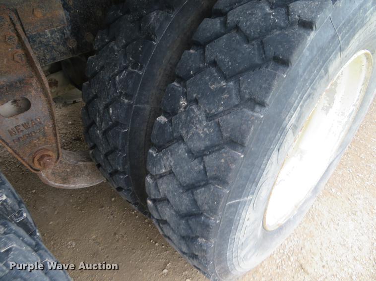 image for item EJ9576 1988 Ford LTL9000 semi truck