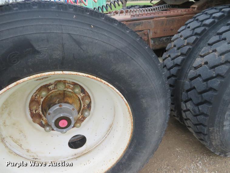 image for item EJ9576 1988 Ford LTL9000 semi truck