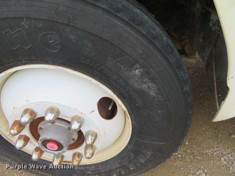 image for item EJ9576 1988 Ford LTL9000 semi truck