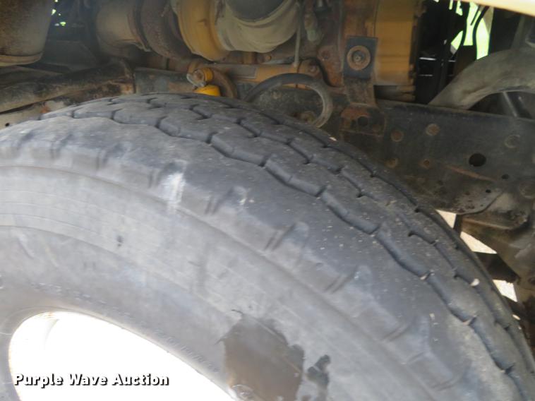 image for item EJ9576 1988 Ford LTL9000 semi truck