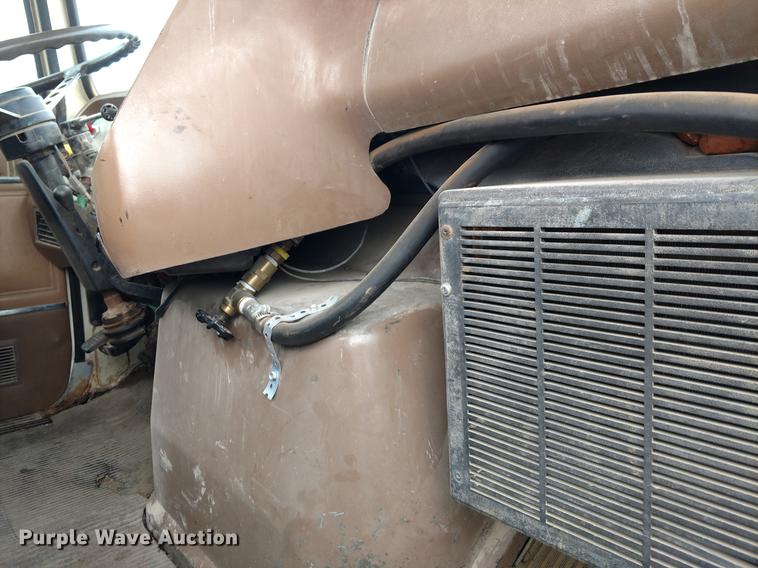 image for item EJ9576 1988 Ford LTL9000 semi truck