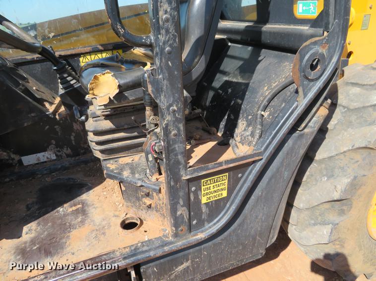 image for item EJ9586 2012 JCB 510-56 telehandler