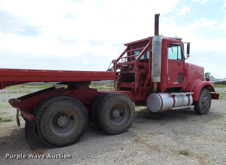 image for item EN9562 1990 International F-9370 semi truck