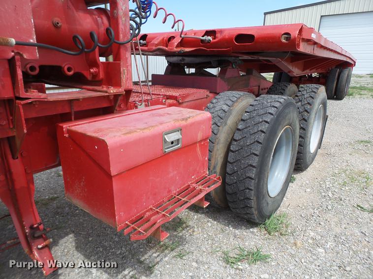 image for item EN9562 1990 International F-9370 semi truck