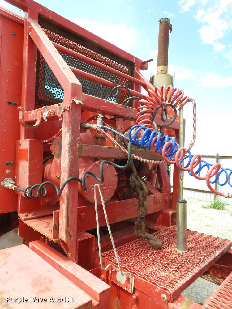 image for item EN9562 1990 International F-9370 semi truck