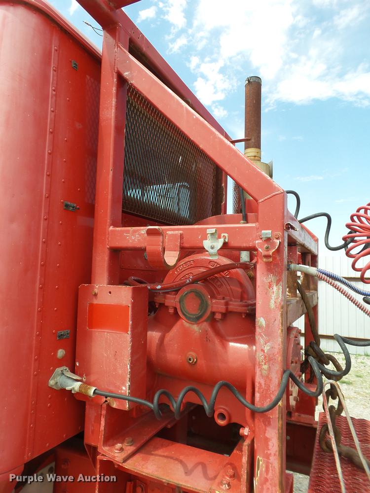 image for item EN9562 1990 International F-9370 semi truck