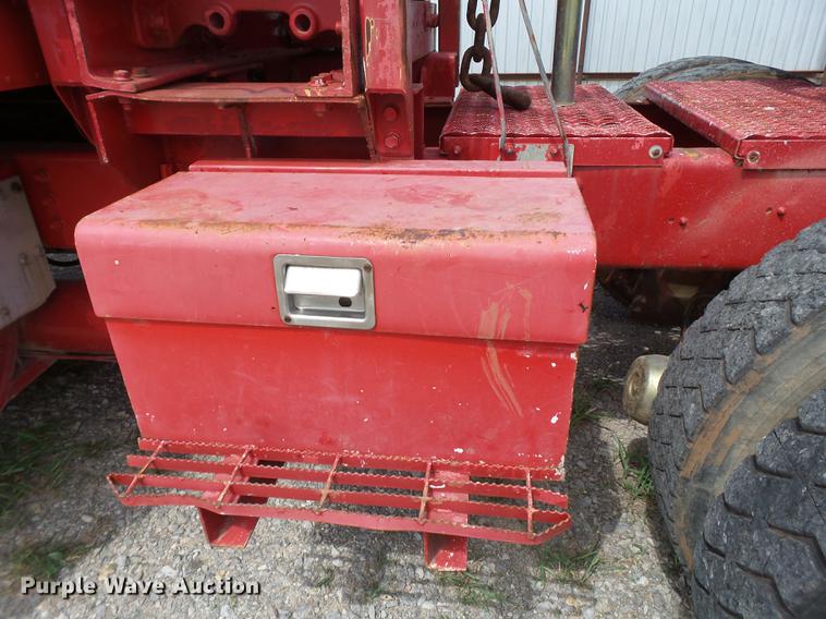 image for item EN9562 1990 International F-9370 semi truck