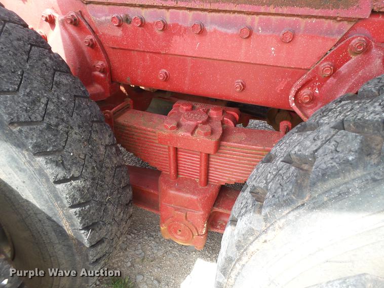 image for item EN9562 1990 International F-9370 semi truck