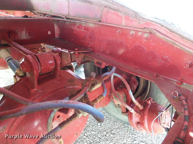 image for item EN9562 1990 International F-9370 semi truck