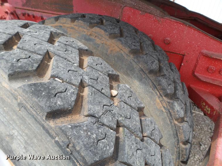 image for item EN9562 1990 International F-9370 semi truck